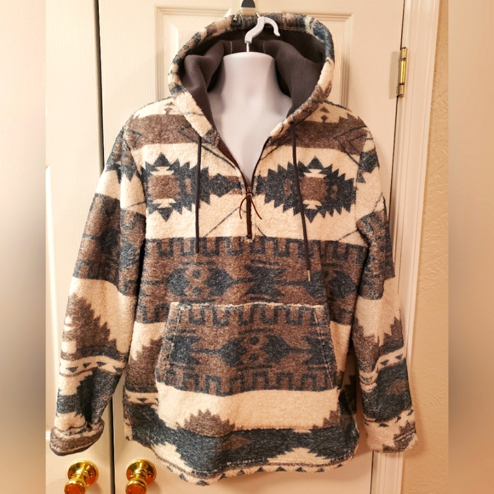 COZY AZTEC PATTERNED HOODIE
